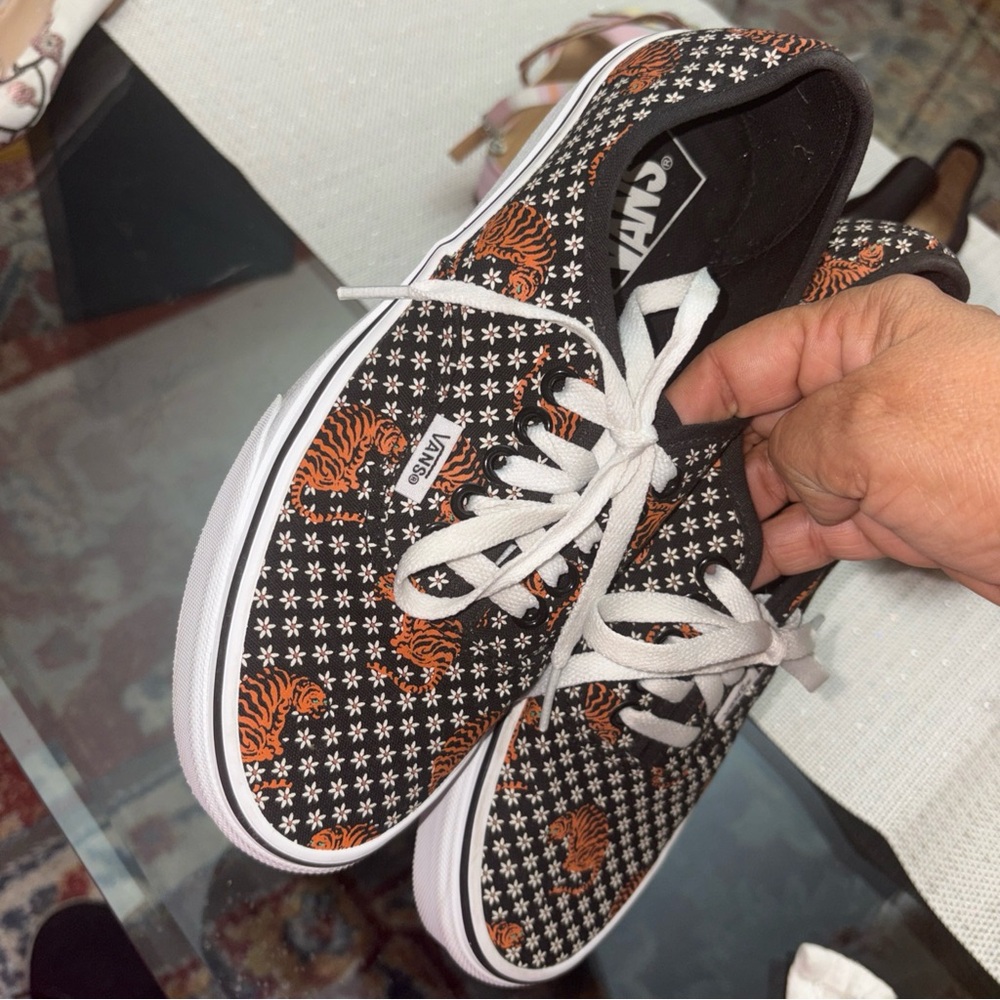 UNISEX Vans Black and Orange Tiger Pattern Sneakers, size 8 in ladies - Picture 3 of 10